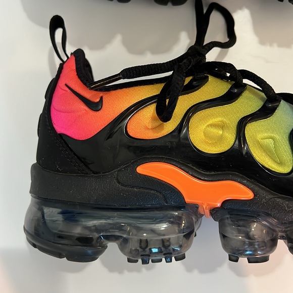LAST CHANCE - Nike Air VaporMax Plus - Tropical Sunset - Size 6.5 - Picture 2 of 13